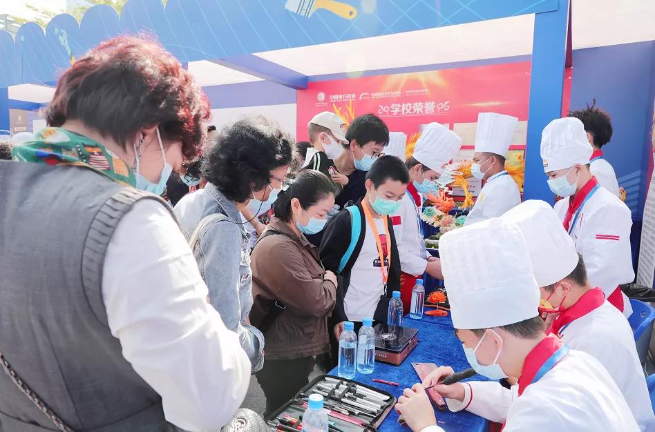 首届“深圳工匠活动周”在福田区举行 深圳新东方展示作品受关注