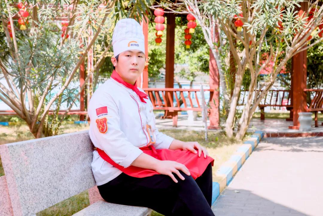 新生心声丨杨家乐：我在厨师学校当班长 学厨管理两不误