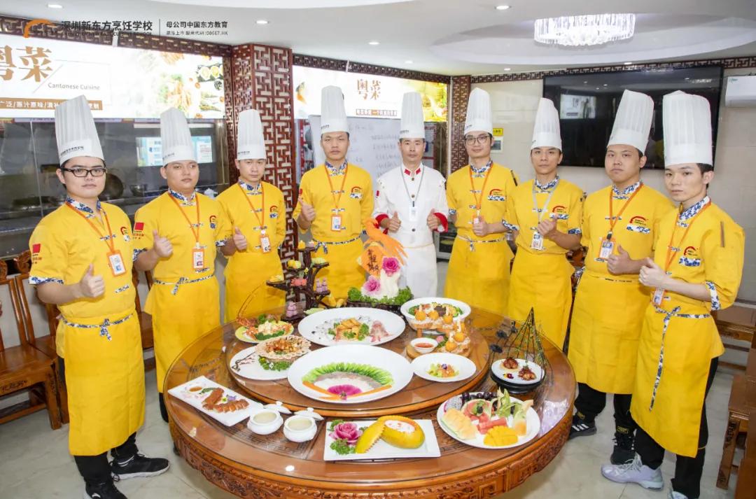 粤菜行政总厨班迎来毕业季 用一场宴席展告别我的老师与同学 