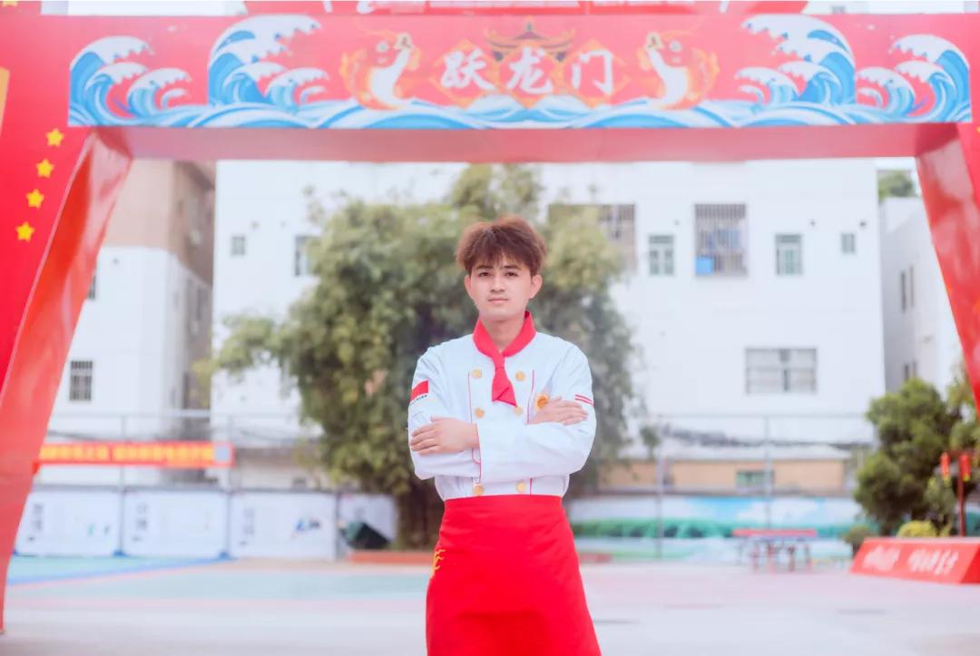  李向铧：放弃珠宝维修工作 开启中餐烹饪人生 