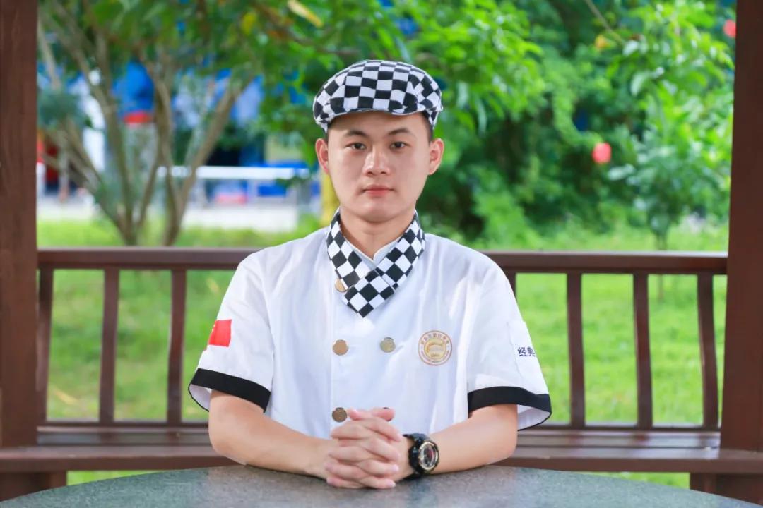 大学生也来深圳新东方烹饪学校学厨 认识下他们吧