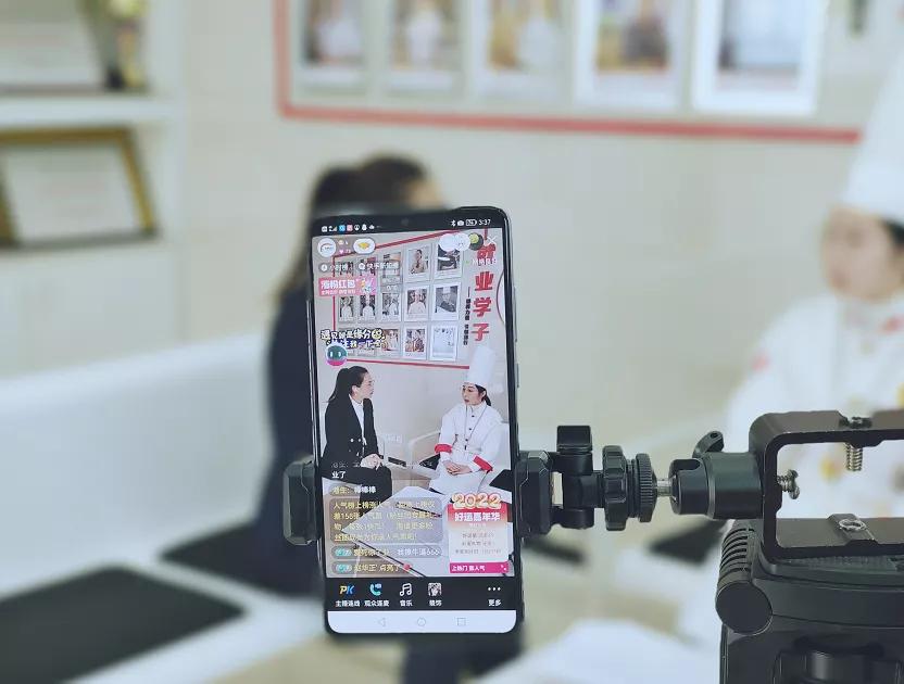 名师采访丨蒙雯婷：科班出身更专业 师范毕业来从教 