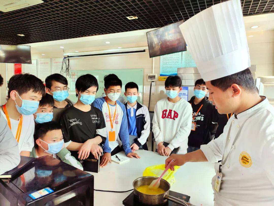 元宵节深圳新东方迎来体验潮 做汤圆我们也是认真的 