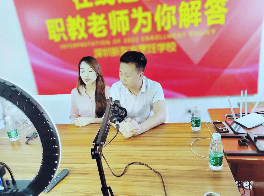 深圳新东方快手直播创意十足 美女主播也成一道风景线 