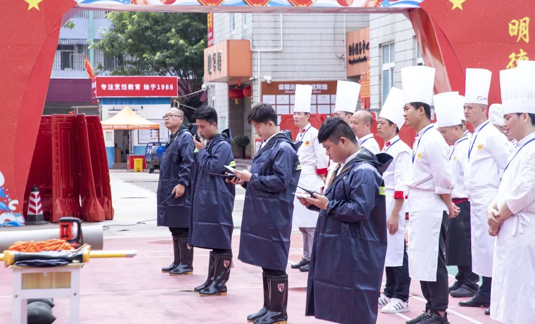 演练即实战｜坪山区人力资源局于深圳新东方烹饪学校开展2022年度安全生产月三防培训暨应急演练