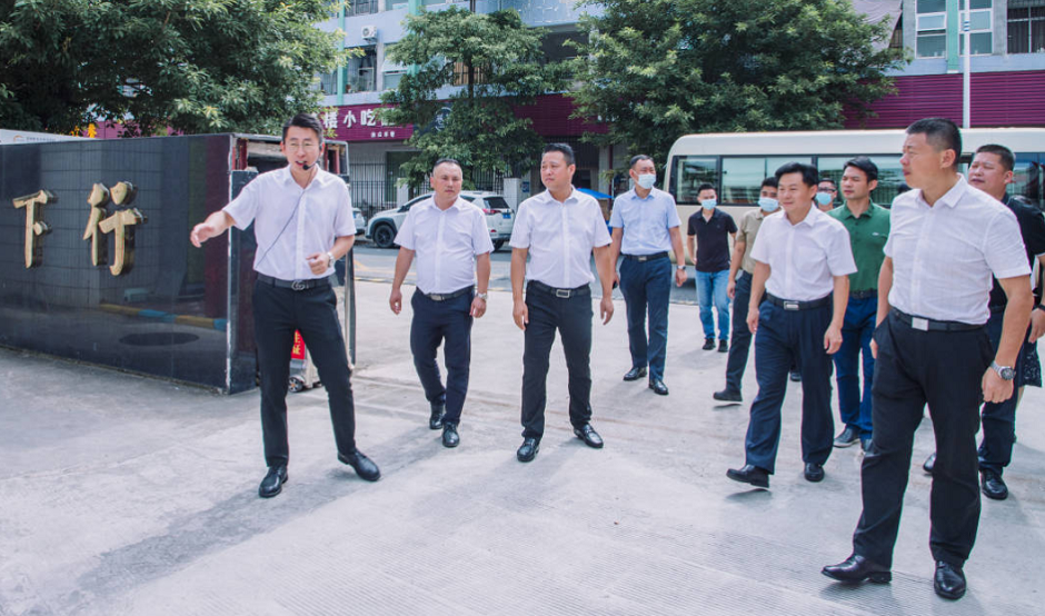 7月15日上午广西百色市领导及深圳坪山区人力资源局领导莅临我校进行考察与交流