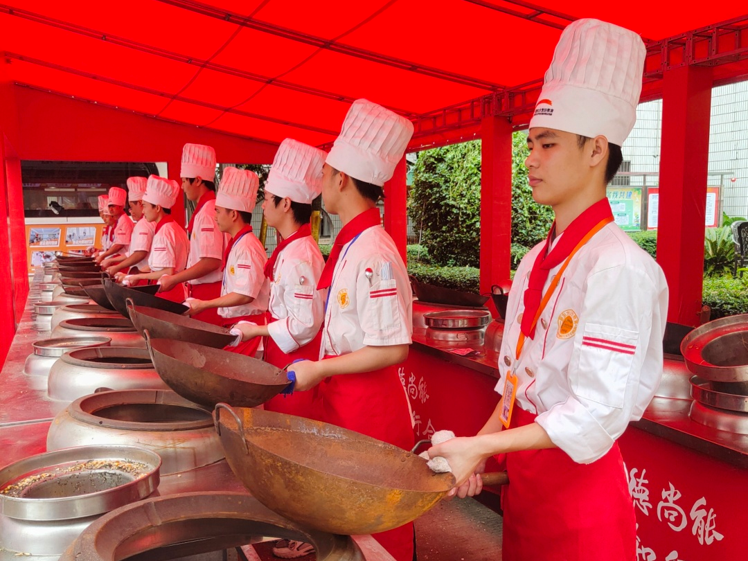校园快讯！8月4日基本功翻锅阶段考核回顾