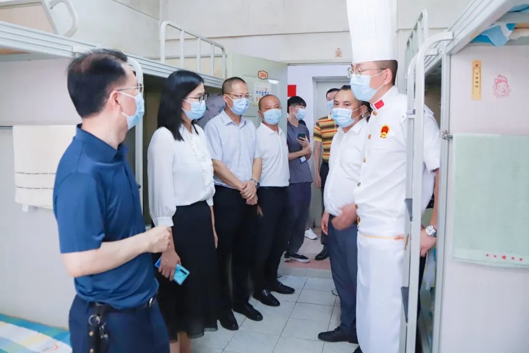 深圳市人力资源和社会保障局领导带领坪山区人力资源局多位领导莅临我校进行安全生产和疫情防控工作检查