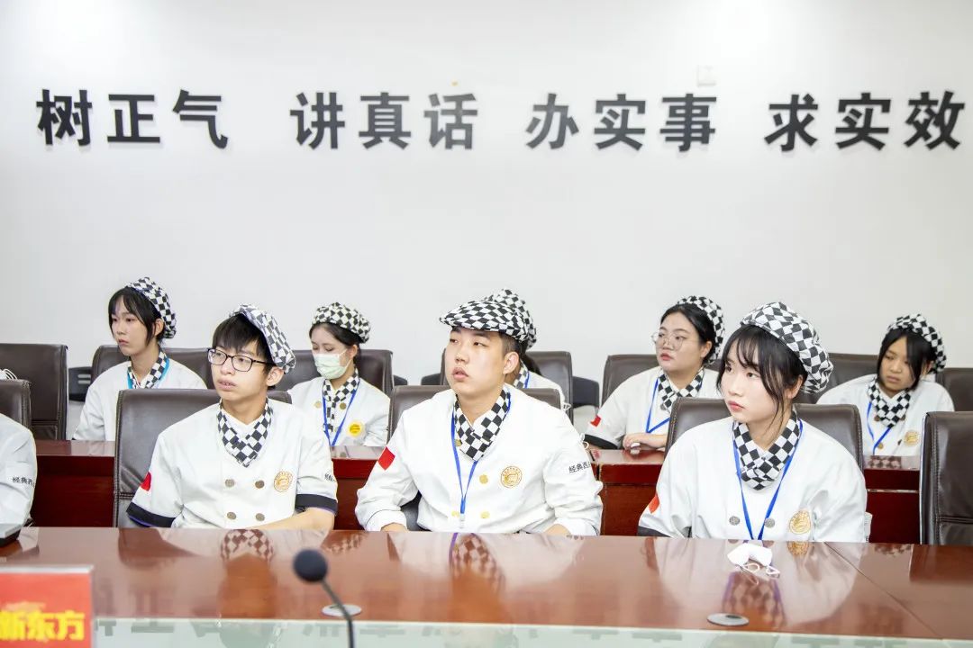 Offer来啦！入职潮牌烘焙连锁店，亲手做高颜值美味蛋糕。昂司蛋糕到校宣讲！