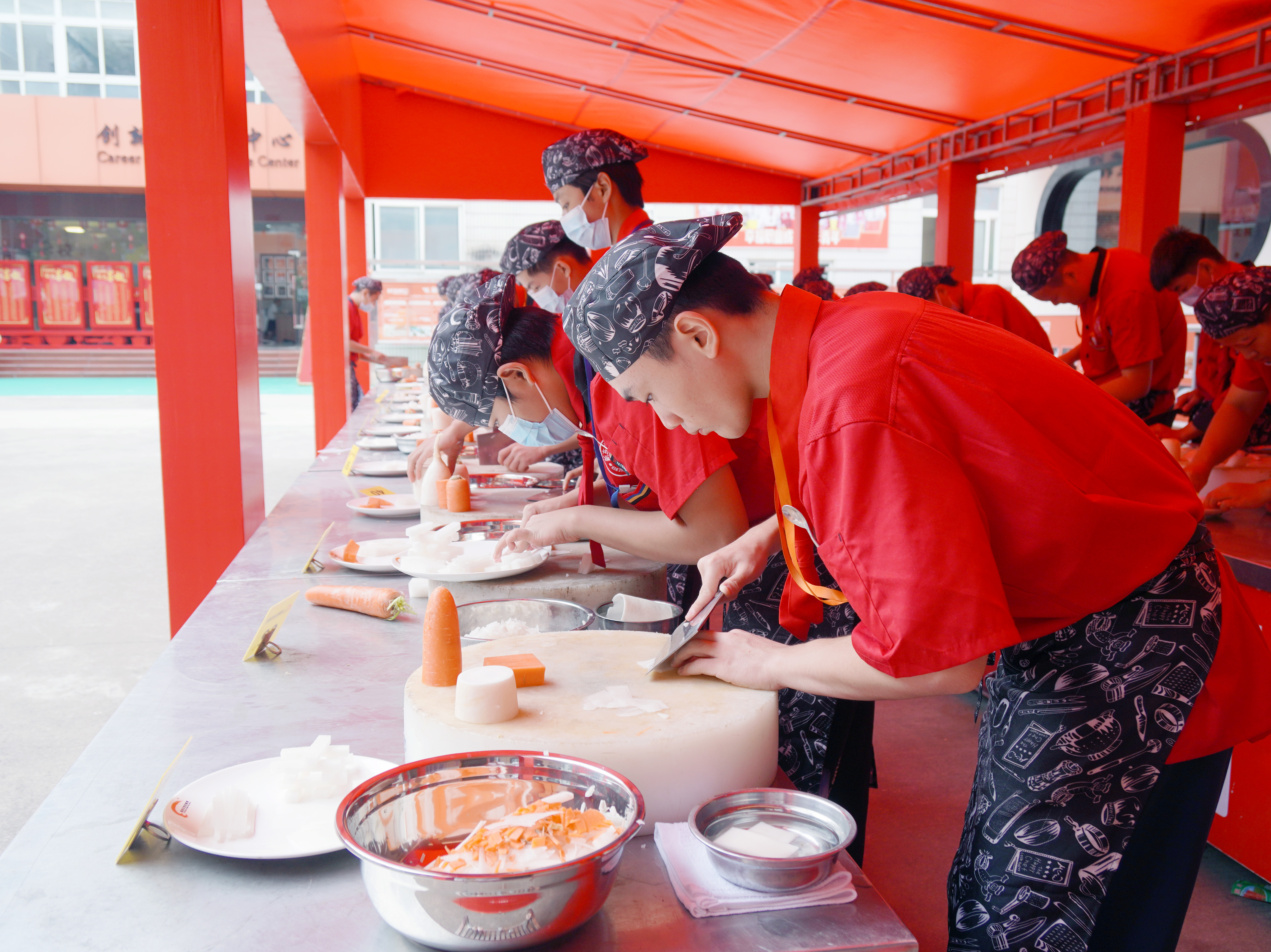 阶段考核：学技能展风采！直击烹饪营养与工艺2201班刀工、翻锅考核现场