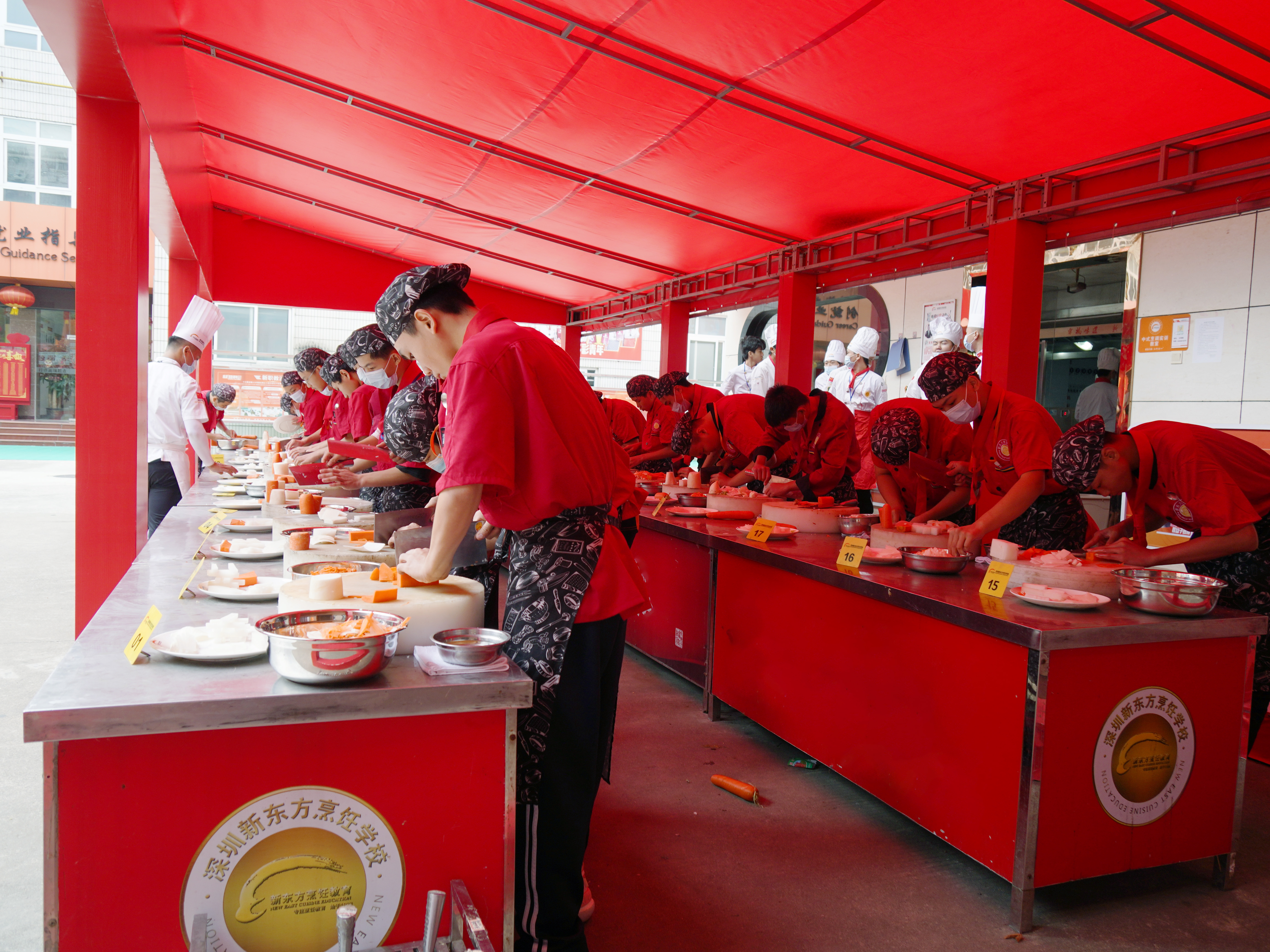 阶段考核：学技能展风采！直击烹饪营养与工艺2201班刀工、翻锅考核现场