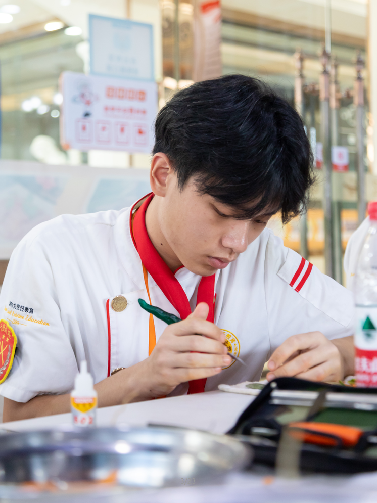 以考促学丨食品雕刻，一场大厨精英2203班同学必需历练的技能考核