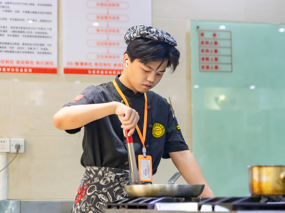 7月22日深圳新东方西餐学子热菜竞赛精彩启幕！