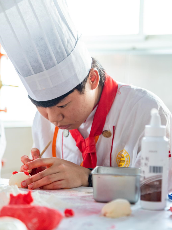 萌萌哒卡通包子新鲜出炉！来欣赏一下大厨精英2202班同学们的面点阶段考核作品吧~