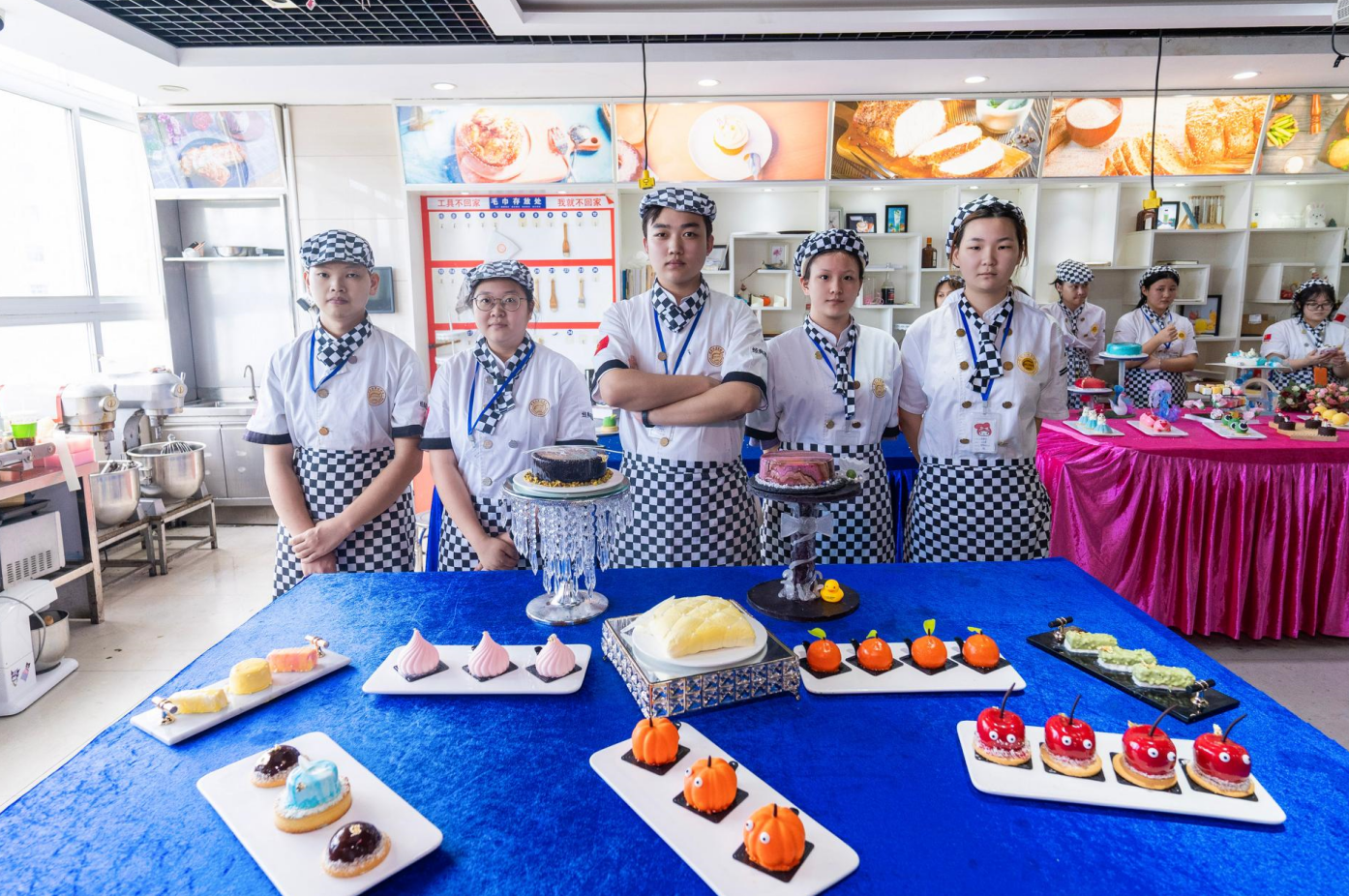感受西点盛宴，经典西点2101班甜品台阶段考核