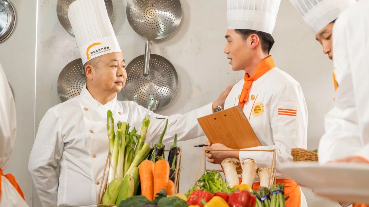 【央视报道】新东方烹饪教育，学厨师真本事好就业，毕业指导就业企业争抢
