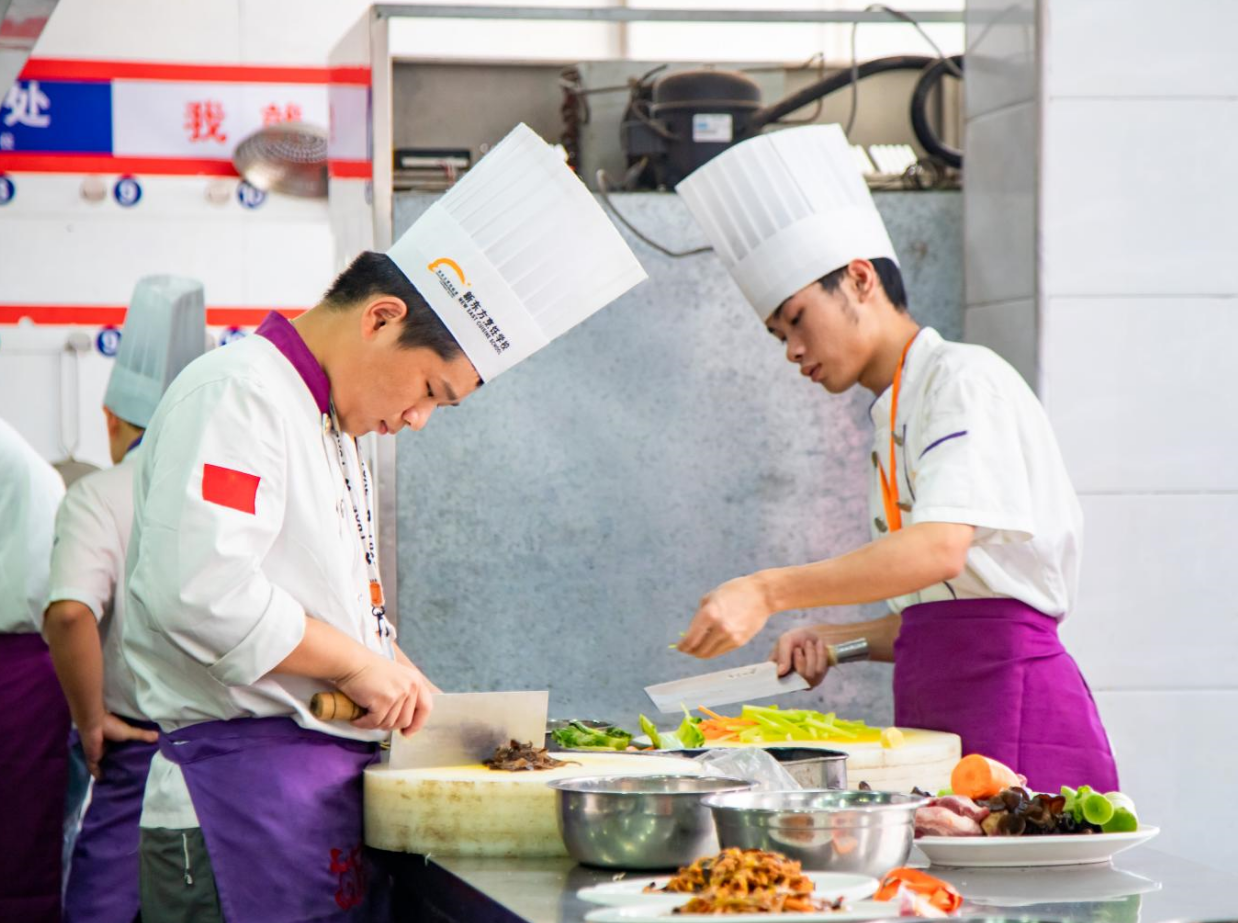 主厨精修同学热菜阶段考核，越是简单的菜肴，越能看出厨师的功底