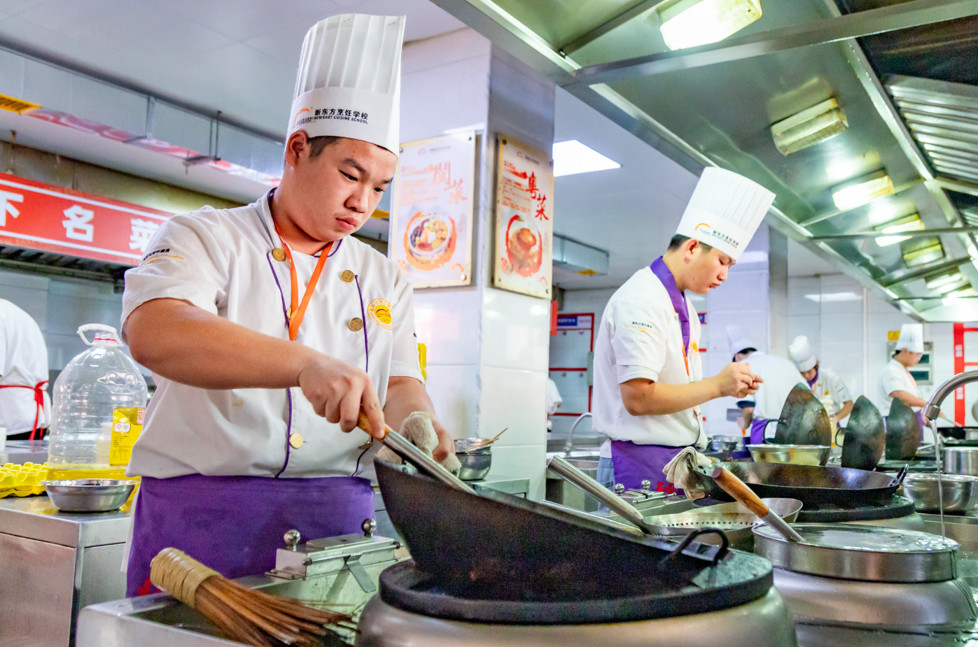 主厨精修同学热菜阶段考核，越是简单的菜肴，越能看出厨师的功底