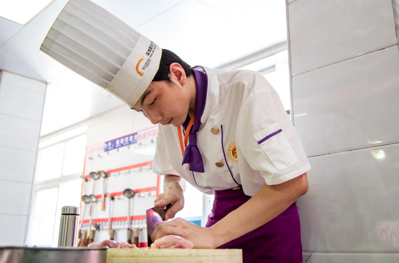 主厨精修同学热菜阶段考核，越是简单的菜肴，越能看出厨师的功底