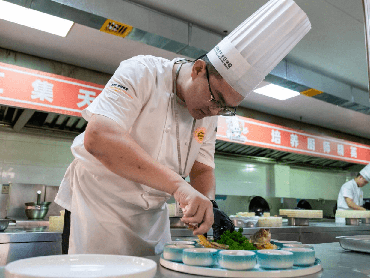 技能大比武！中餐、西点、西餐教师同台“过招”！