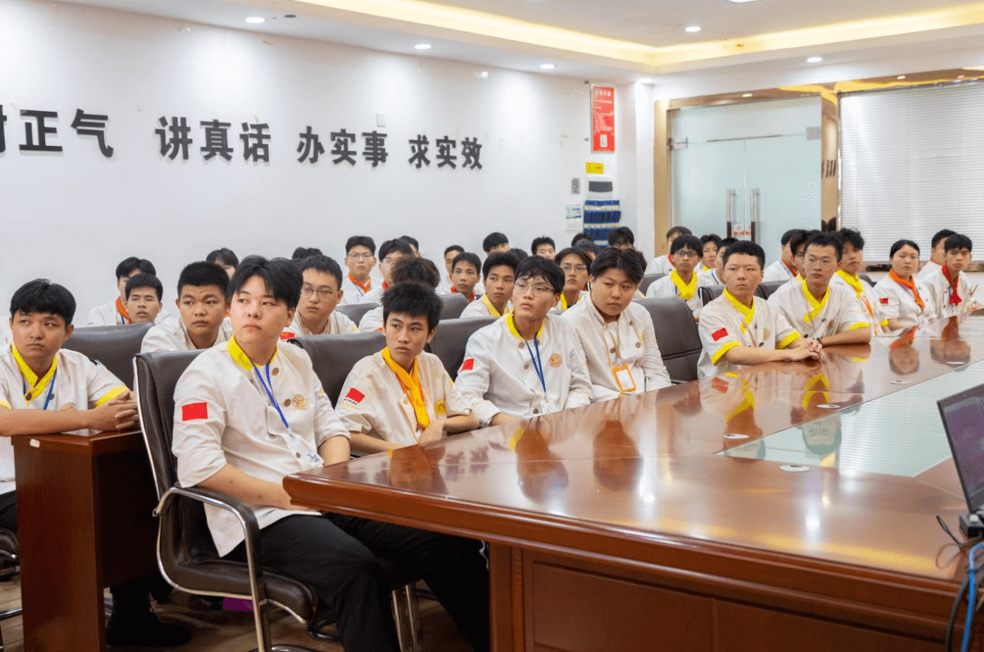 毕业季丨职场面对面！同发餐饮公司受邀到校开展宣讲会