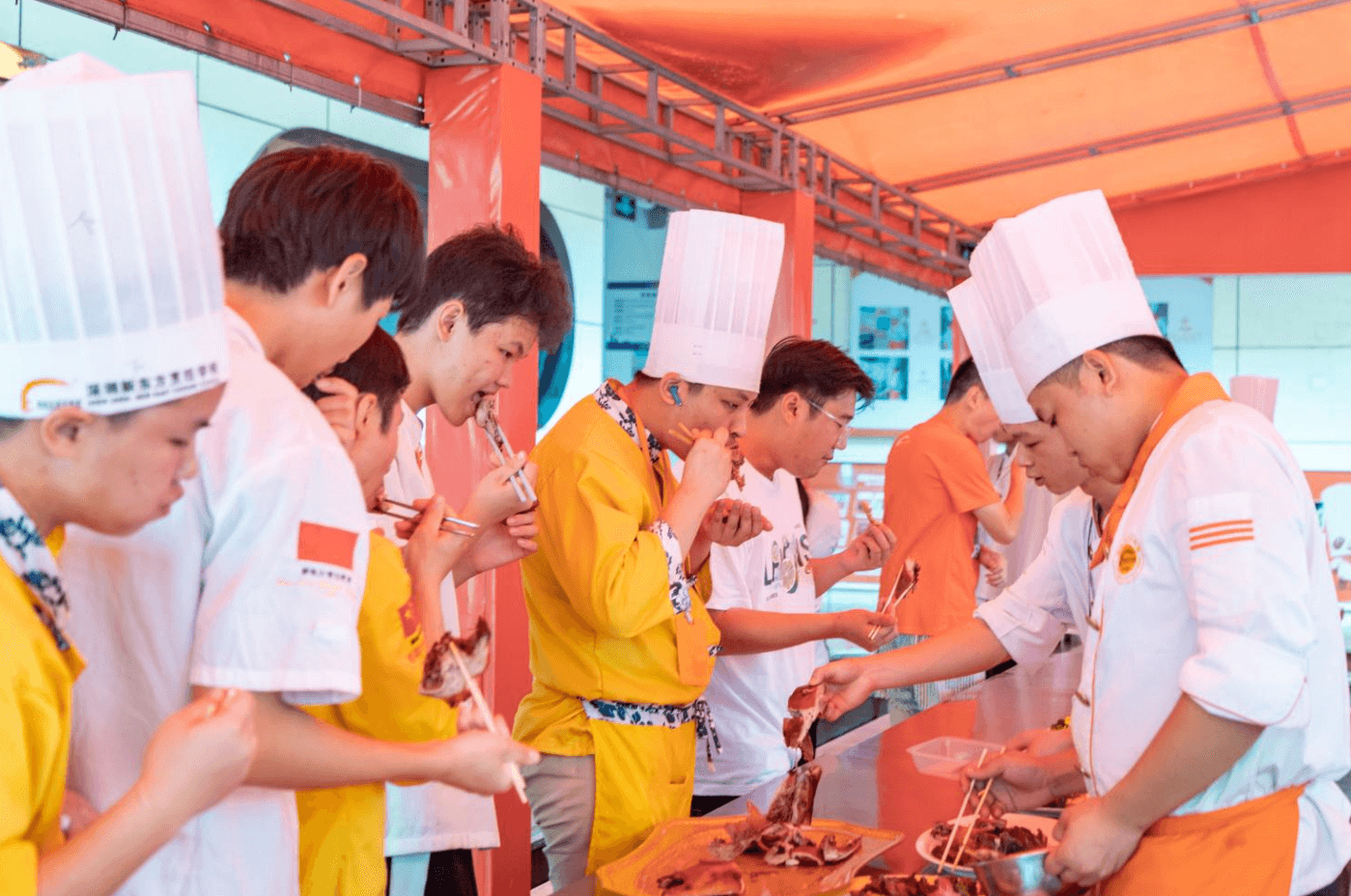 在广东，有一种情怀叫做“秋风起，食腊味”丨烧腊选修班结业展