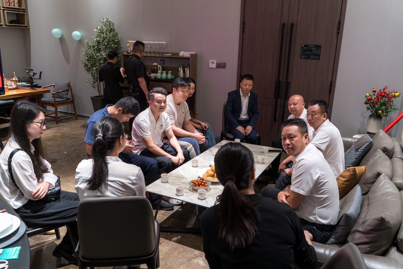 我校校领导带队赴“钱塘潮”餐饮管理有限公司参观调研