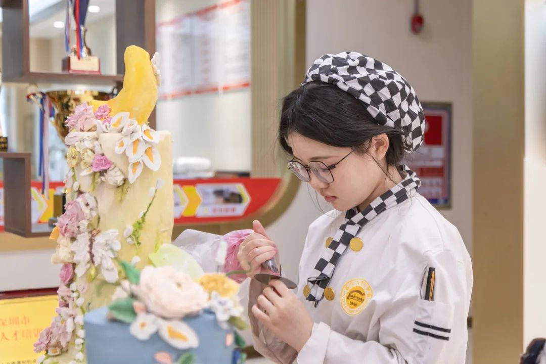 春有约 花不负丨多图带你欣赏西点学子韩式创意裱花赛作品