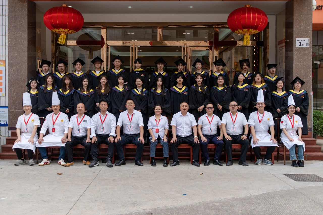 不负热爱、奔赴山海！经典西点2102班毕业快乐，前程似锦~