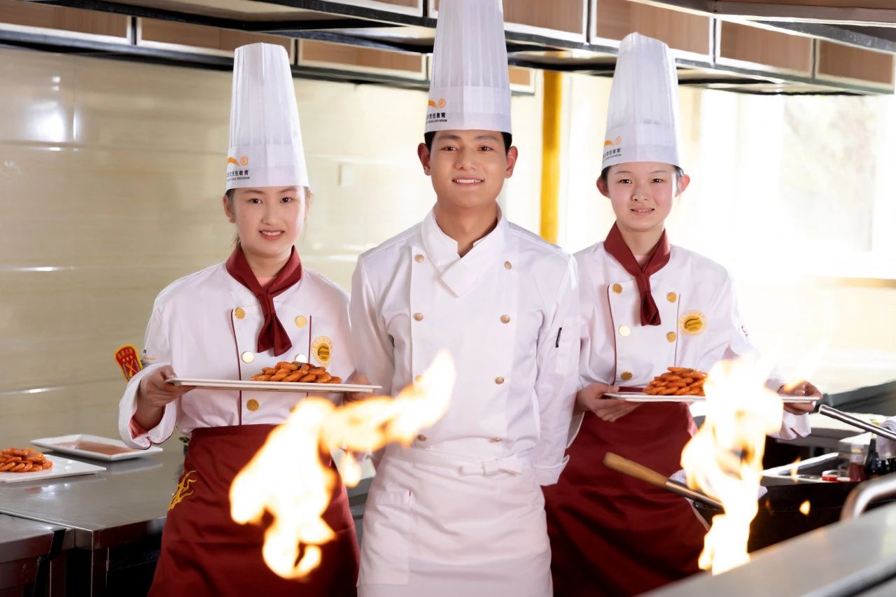 【火热报名】学校备受青睐，行政总厨专业名额有限，欲报从速！