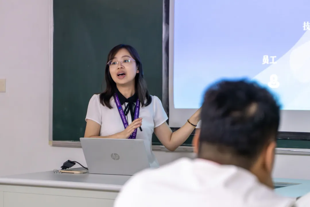 沃尔玛联合新东方   跨界共话未来