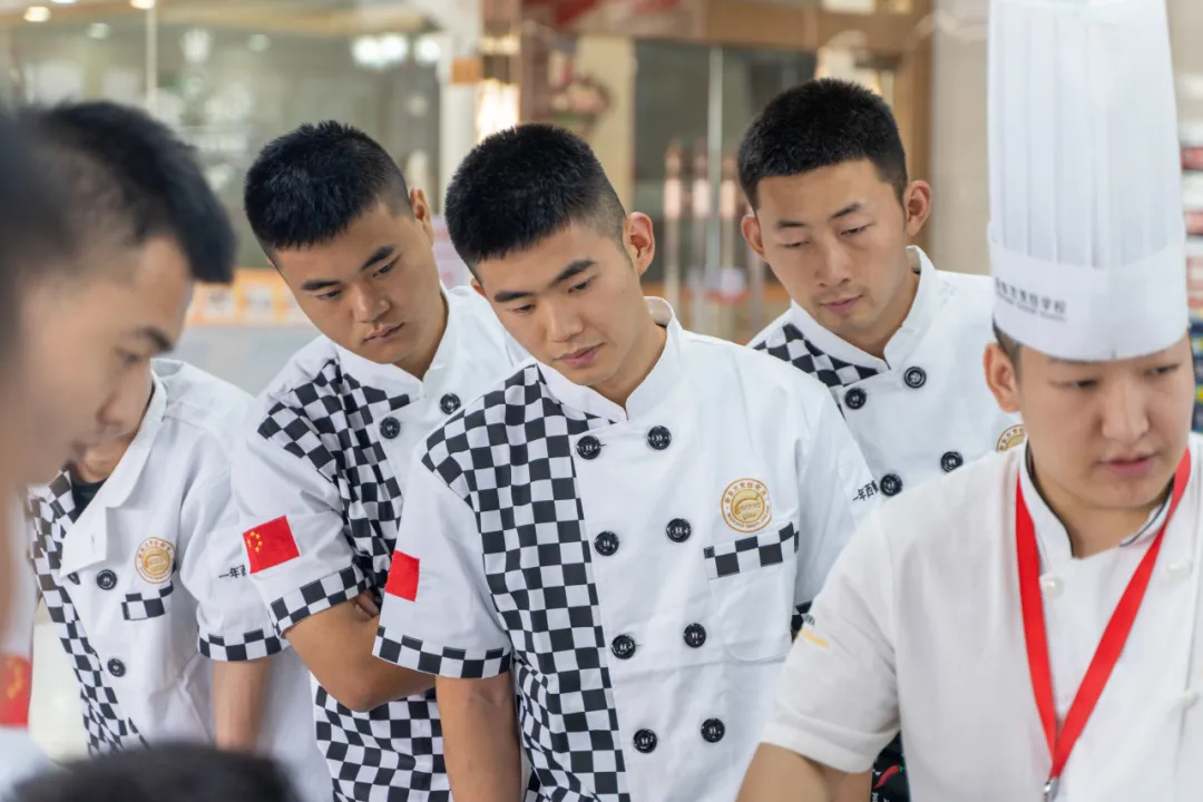 助力驻深官兵，烹饪技能再升级——2024年驻深部队官兵“厨艺技能”培训圆满结业