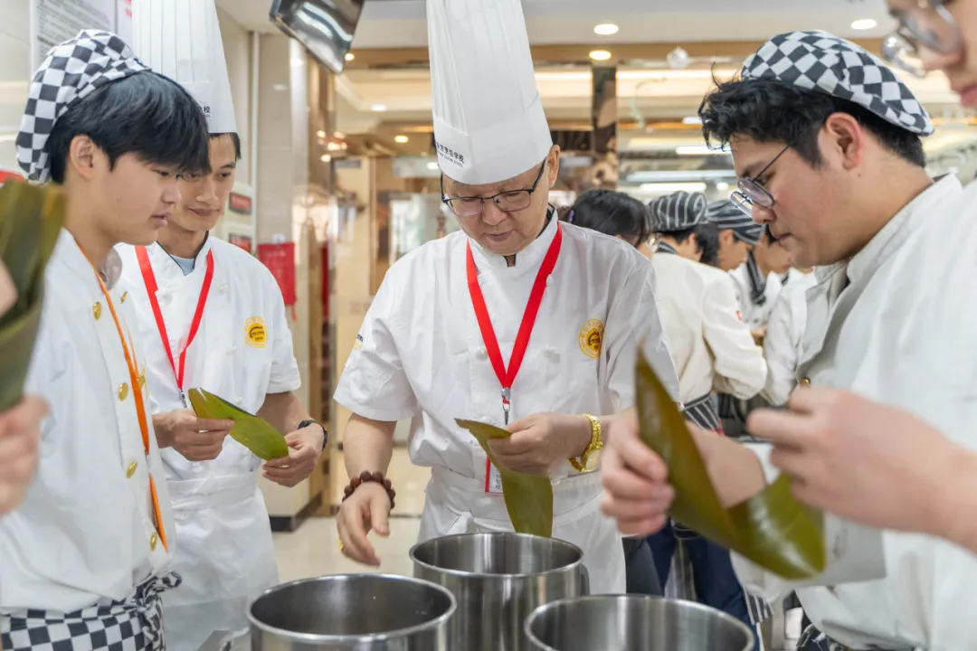 浓情端午时，校园欢乐多|深圳新东方包粽子活动圆满落幕