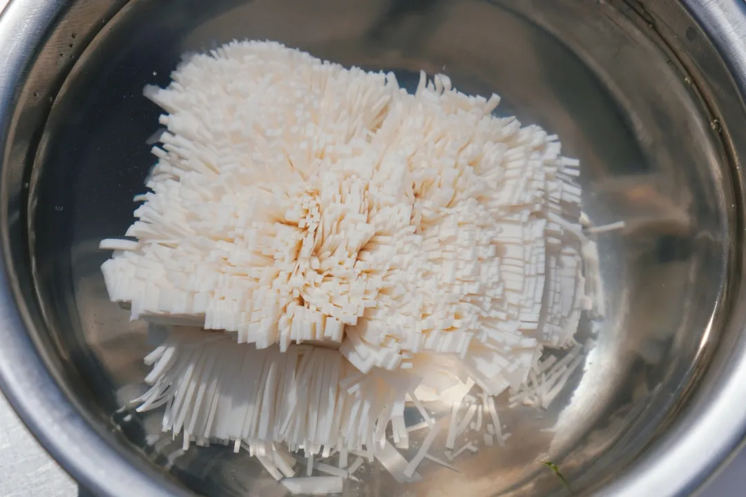 刀工考核显真章，检验阶段教学成果，锤炼烹饪精湛技艺！