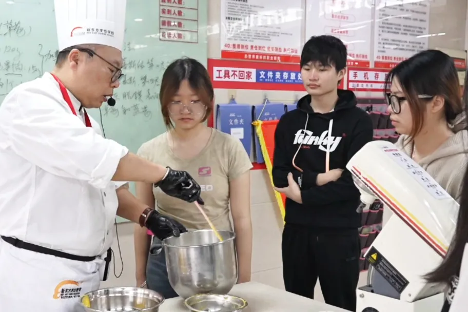 巧克力不会让你发胖，只会让你幸福感微微膨胀。深圳新东方巧克力体验课圆满结束！