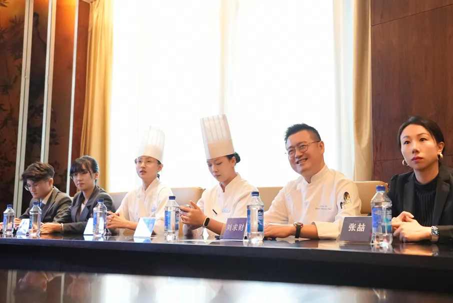 深圳新东方与君悦酒店共筑职教辉煌：就业回访纪实