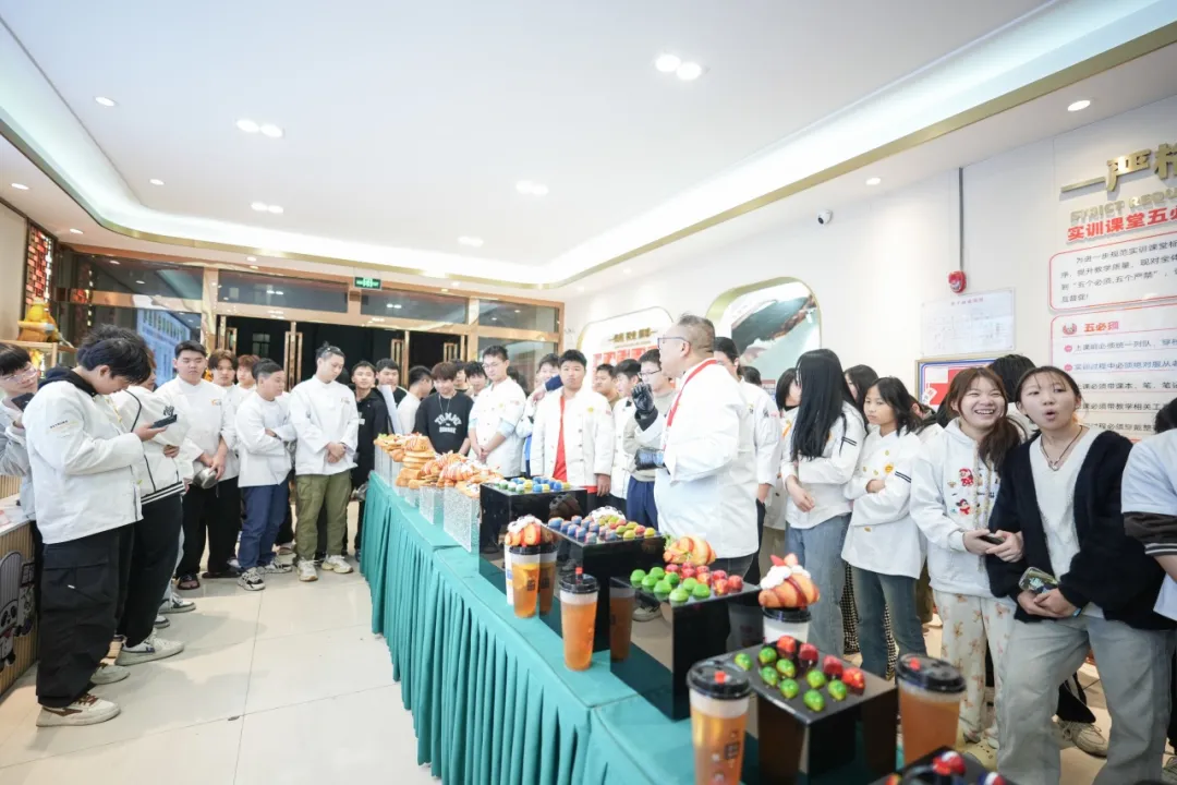 深圳新东方烹饪学校：2025年的第一条祝福！