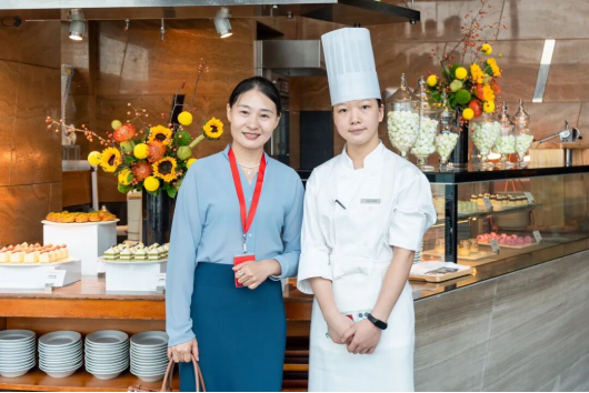 【榜样】从新东方课堂到五星酒店：何佳慧与赵纯浩的“技能成长双轨记”