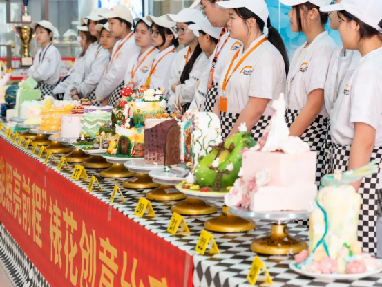 不止是比赛和表彰！在深圳新东方，每一天都是成长的高光时刻