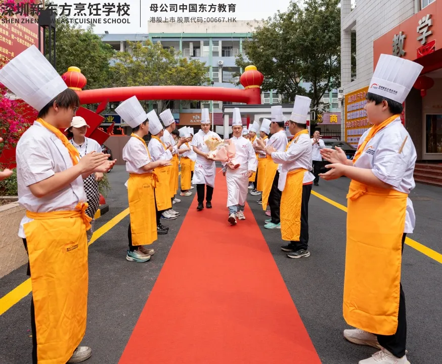 技传深新 匠筑前程｜来菜华南总厨蔡森章进校园，以专业赋能，让技能生根。  