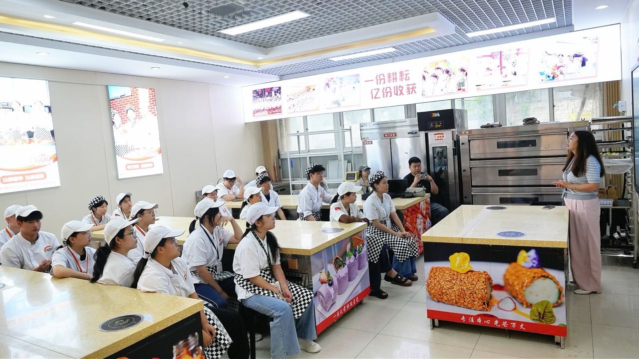 八喜冰淇淋蛋糕走进深圳新东方烹饪学校 开启专场宣讲招聘会