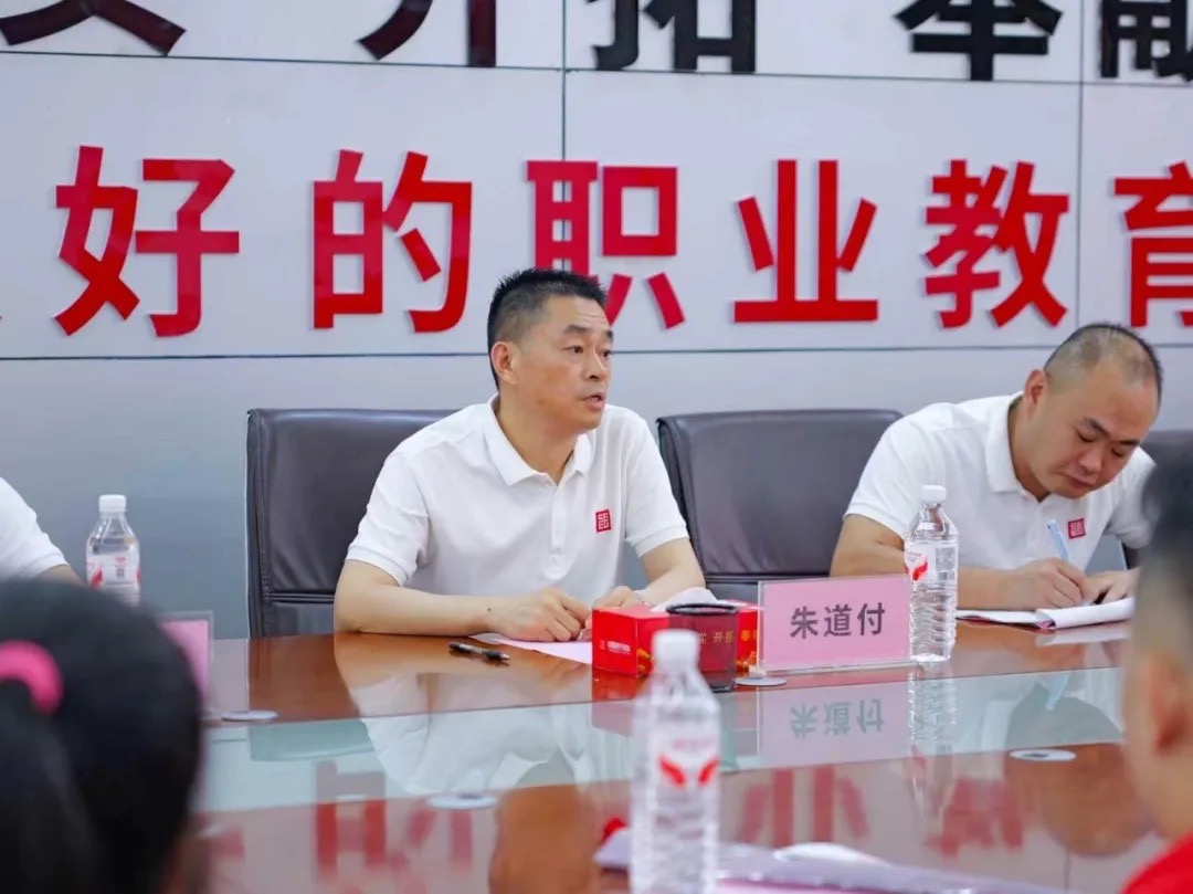 笑容不会骗人｜深圳新东方烹饪学校粤菜大厨2502班家长鉴证会圆满举行